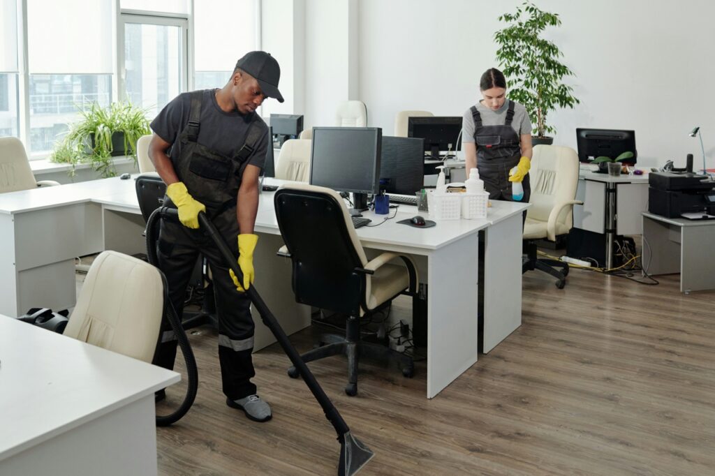 Professional Commercial Cleaning In An Office 3 1024x682